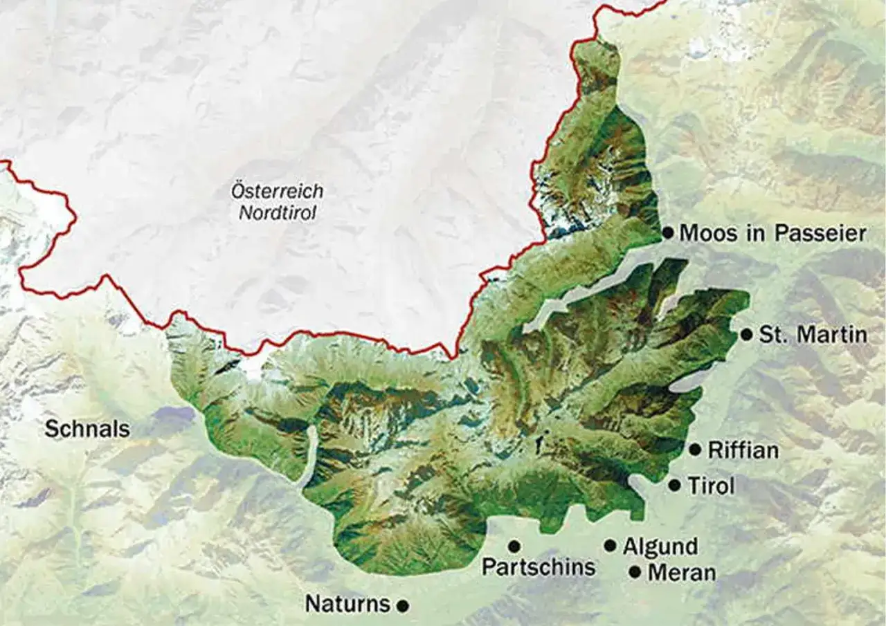 Mappa del parco naturale Gruppo di Tessa, con i confini evidenziati e i nomi di località come Schnals, Naturns, Meran e Moos in Passeier.