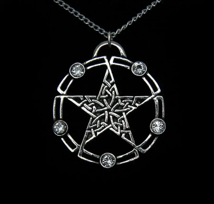 naszyjnik pentagram prosty symbolika