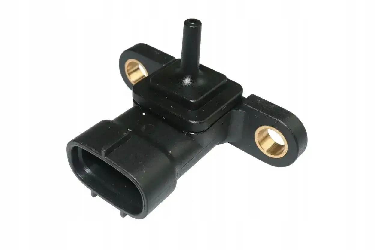 Czarny czujnik MAP z wtyczką i dwoma otworami montażowymi. Gdzie jest ten map sensor?