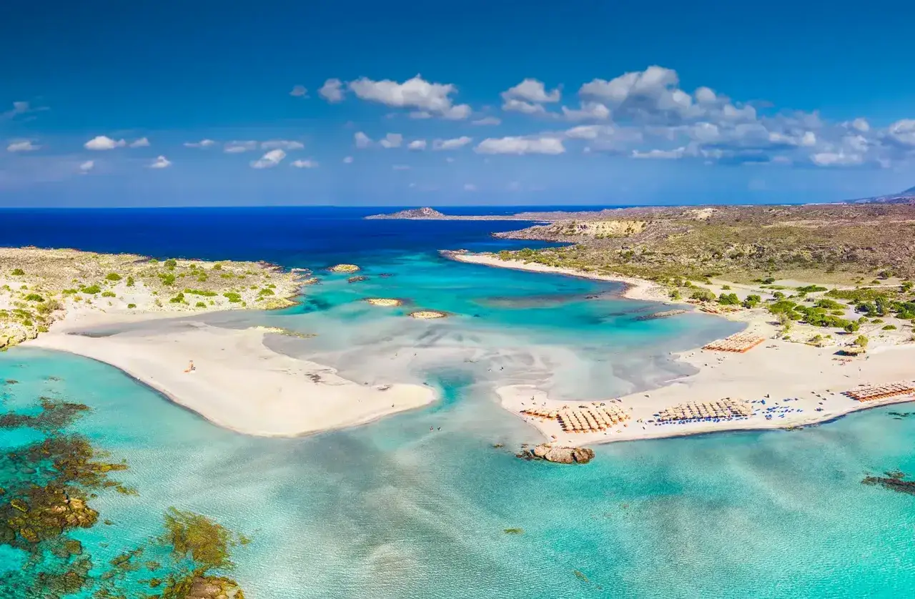 Traumhafte Lagune mit türkisfarbenem Wasser und Sandstränden. Perfekte **Kreta Urlaub Tipps** für sonnige Tage.