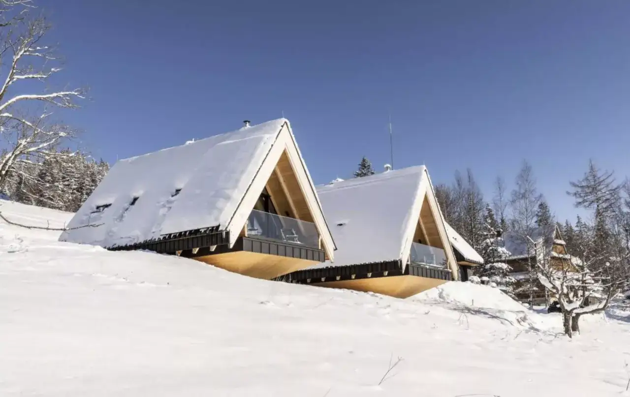 Domek na wierchu Kościelisko widok na Tatry
