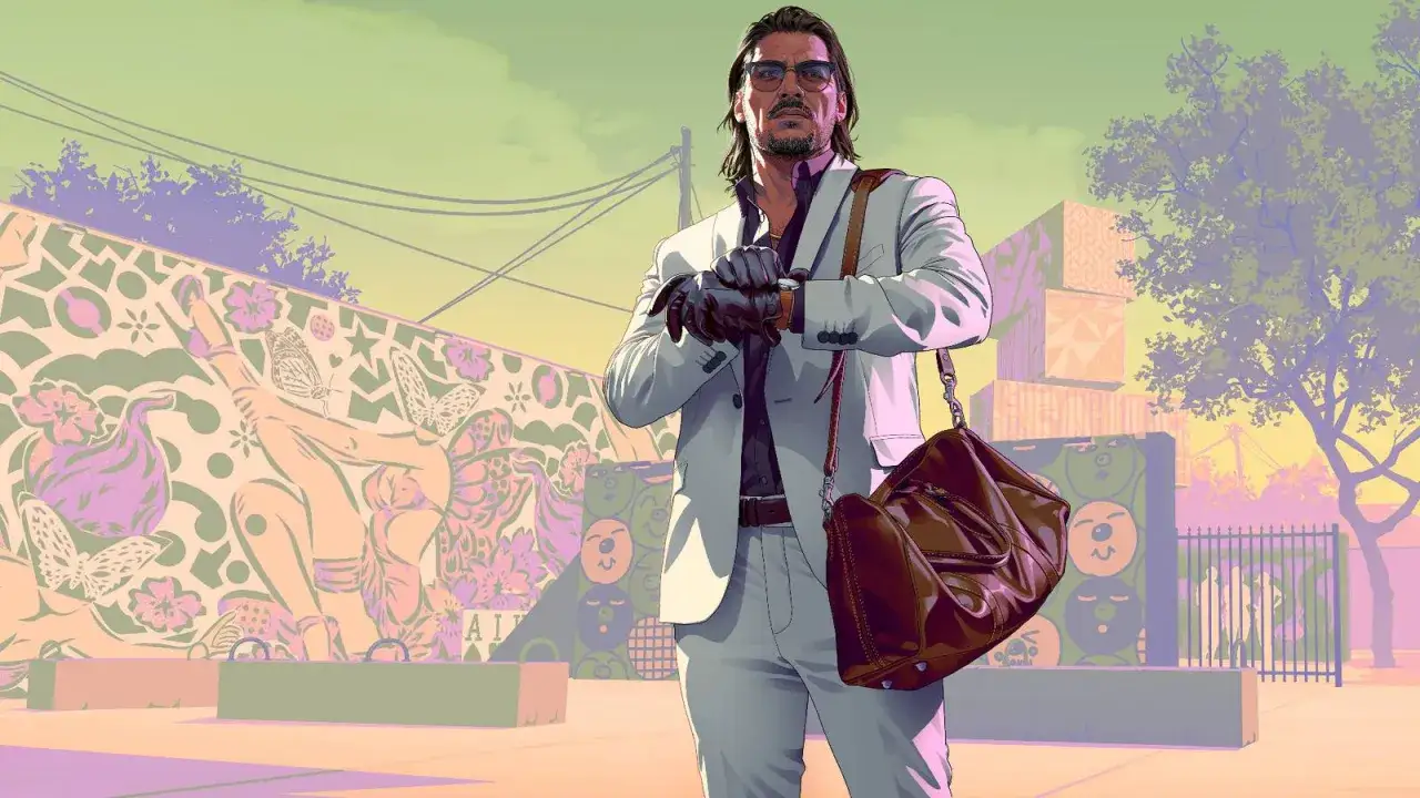 Hombre con traje blanco mira su reloj, bolso marrón al hombro. El arte urbano de fondo evoca la espera de cuando sale GTA 6.