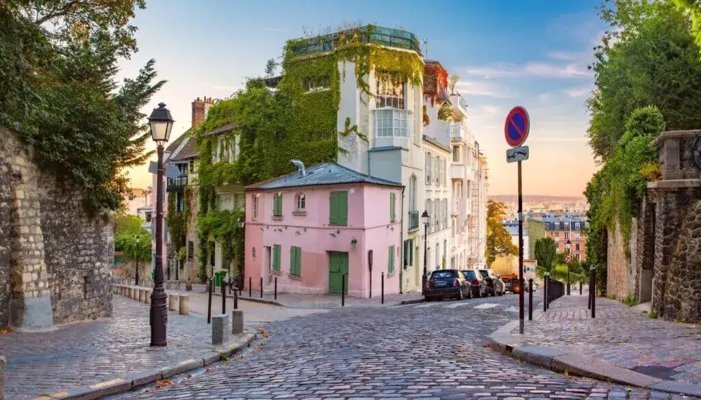 Montmartre uliczki bazylika Sacr&eacute;-C&oelig;ur