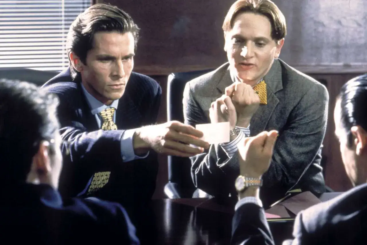 Patrick Bateman (Christian Bale) i inni z obsady