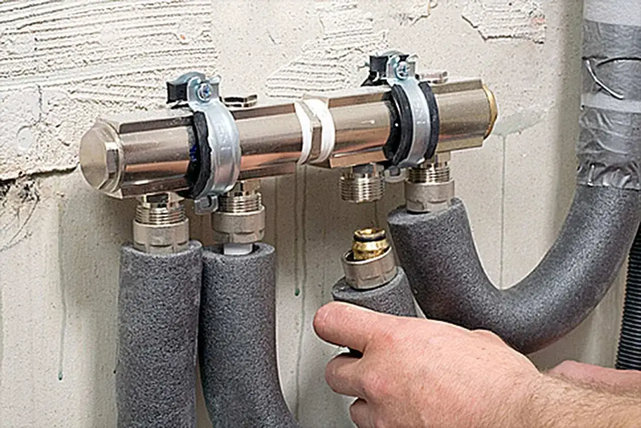Hand connects a pipe fitting during the installation of a new wasserleitung.