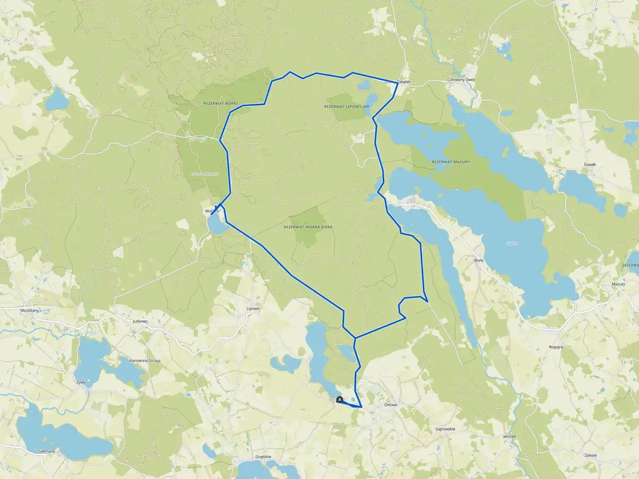 Mapa z zaznaczoną trasą rowerową przez rezerwaty przyrody. Gdzie są Wydminy? Trasa prowadzi przez Rezerwat Borki, Lipowy Jar, Mokra Góra i Mazury.