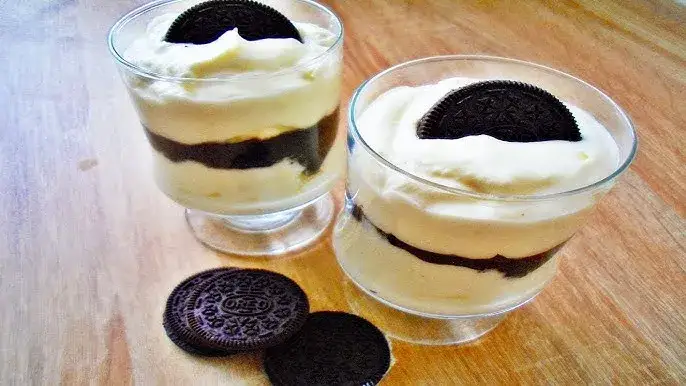 Mascarpone Desserts im Glas Kekse Oreo Tiramisu