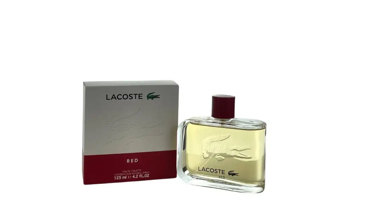 Perfumy męskie Lacoste Red 125ml w szklanej butelce z bordową nakrętką i kartonikiem.
