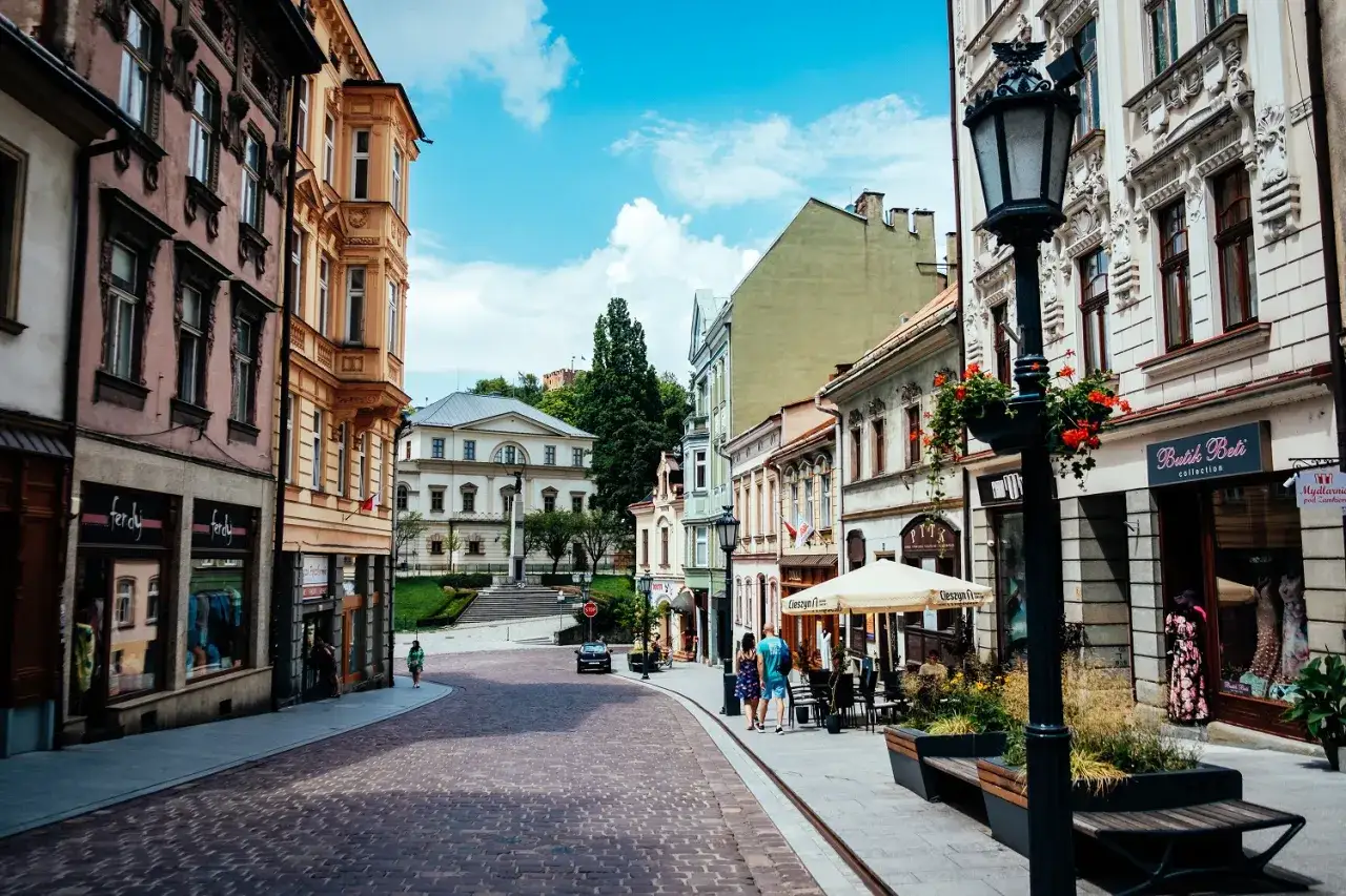 Urokliwa uliczka z kamienicami, idealne miejsce, gdzie na weekend.