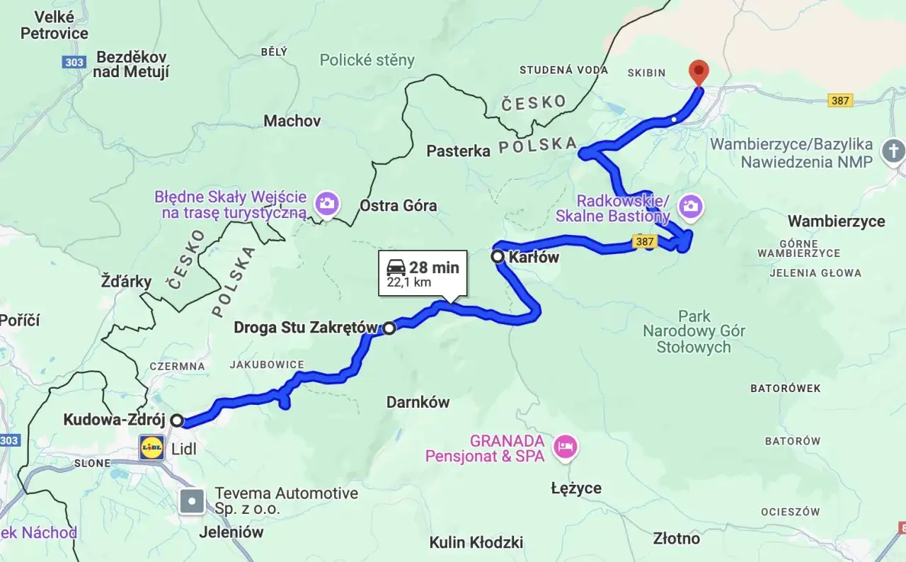 Trasa przez **Karpaty i Sudety**: od Kudowy-Zdroju przez Błędne Skały, Radkowskie Skały, Drogę Stu Zakręt&oacute;w do Wambierzyc.