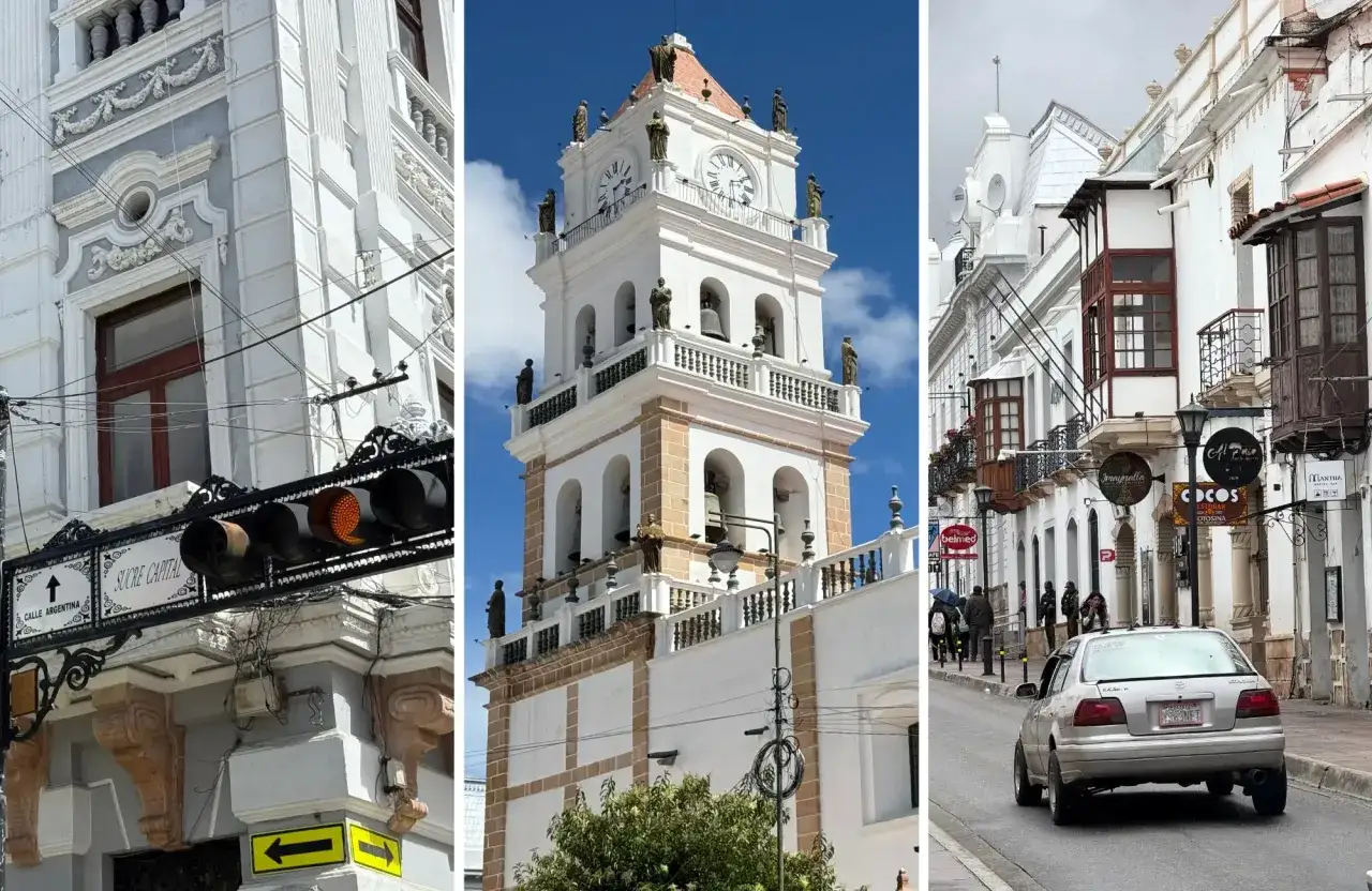 Architektura Sucre: wieża zegarowa, ozdobne budynki i uliczka z samochodami. W tle widać napis 