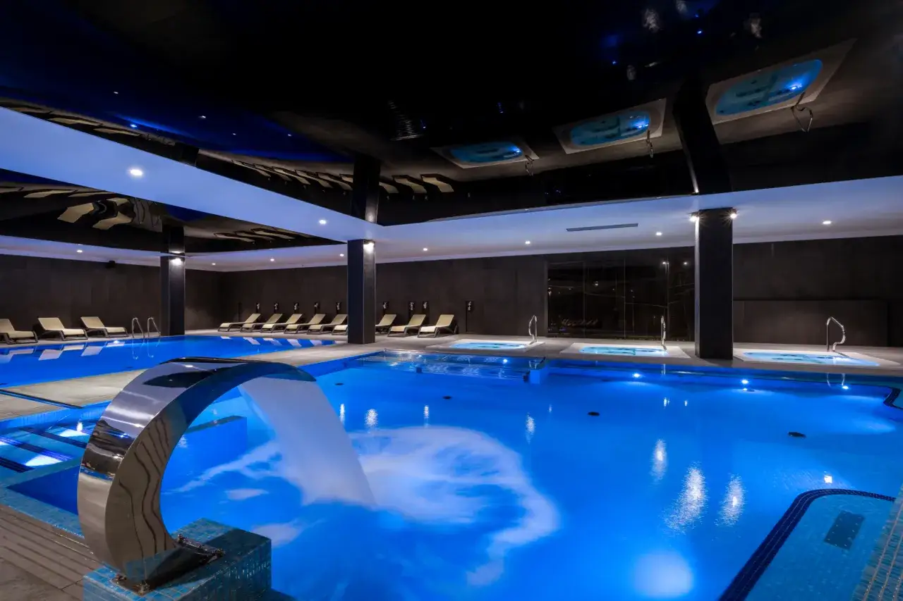 Nowoczesne spa w Karpaczu z basenem i jacuzzi. Idealne miejsce na relaks i skorzystanie z pakietów odnowy biologicznej.