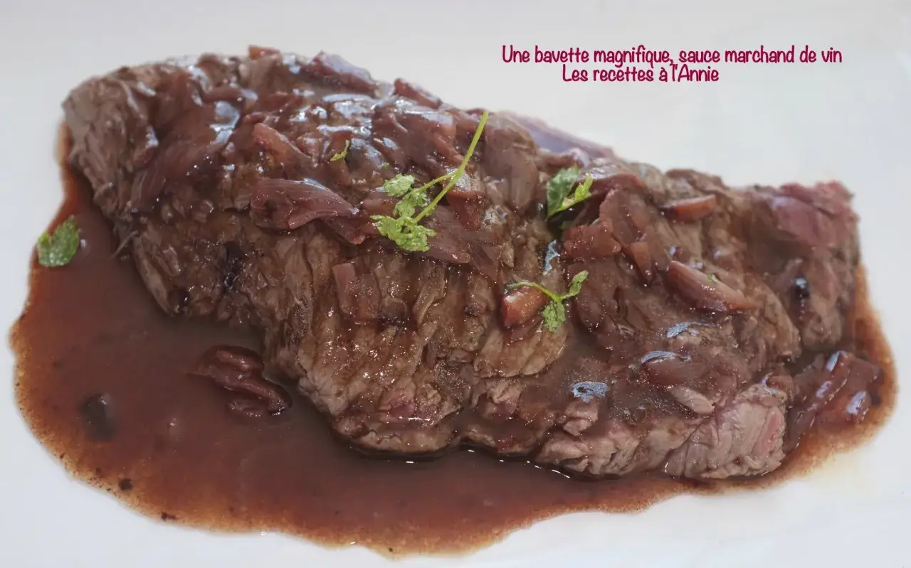 Une bavette magnifique, sauce marchand de vin, garnie de persil frais. Un d&eacute;lice &agrave; la bordelaise.