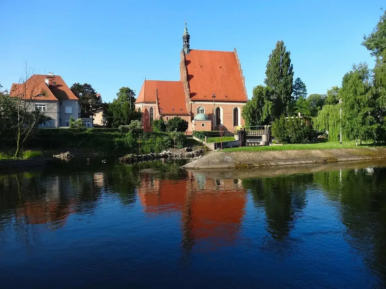Katedra w Bydgoszczy - widok od nabrzeża