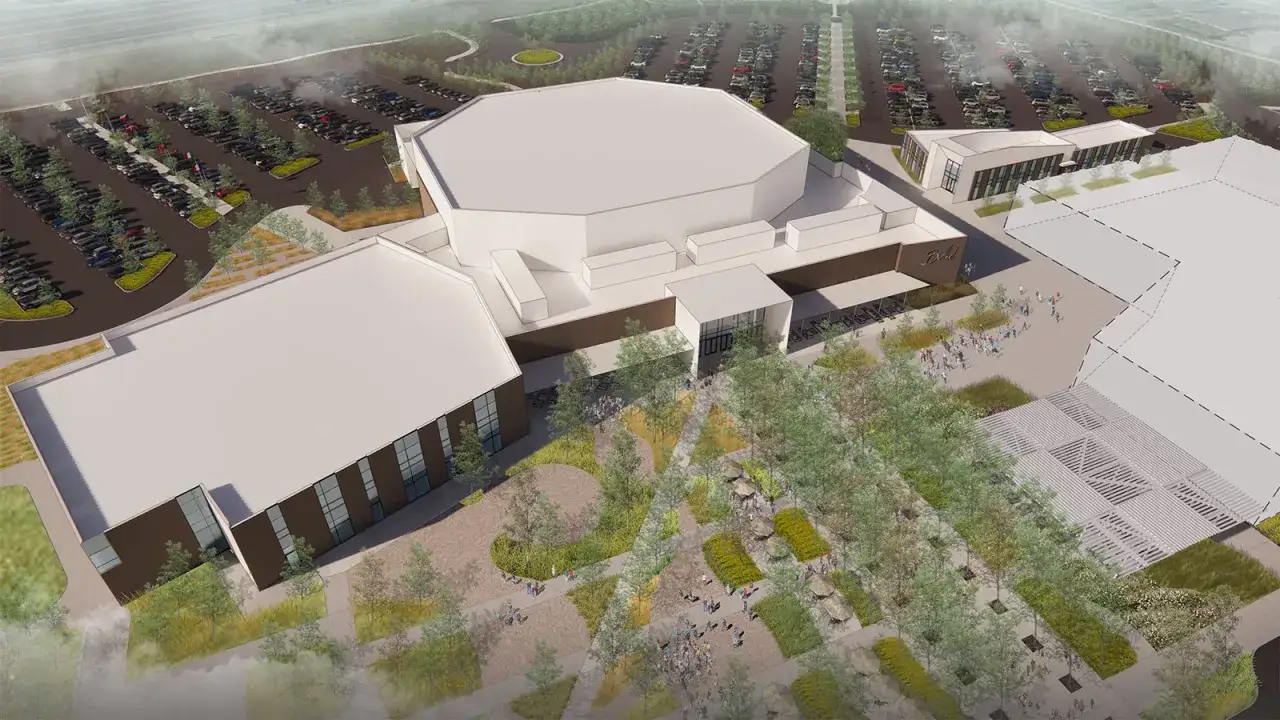Luftaufnahme eines modernen Kirchenkomplexes mit gro&szlig;em Auditorium, Parkpl&auml;tzen und Gr&uuml;nfl&auml;chen. Eine **Bethel Church Warnung** k&ouml;nnte hier auf zuk&uuml;nftige Bauabschnitte oder Veranstaltungen hinweisen.