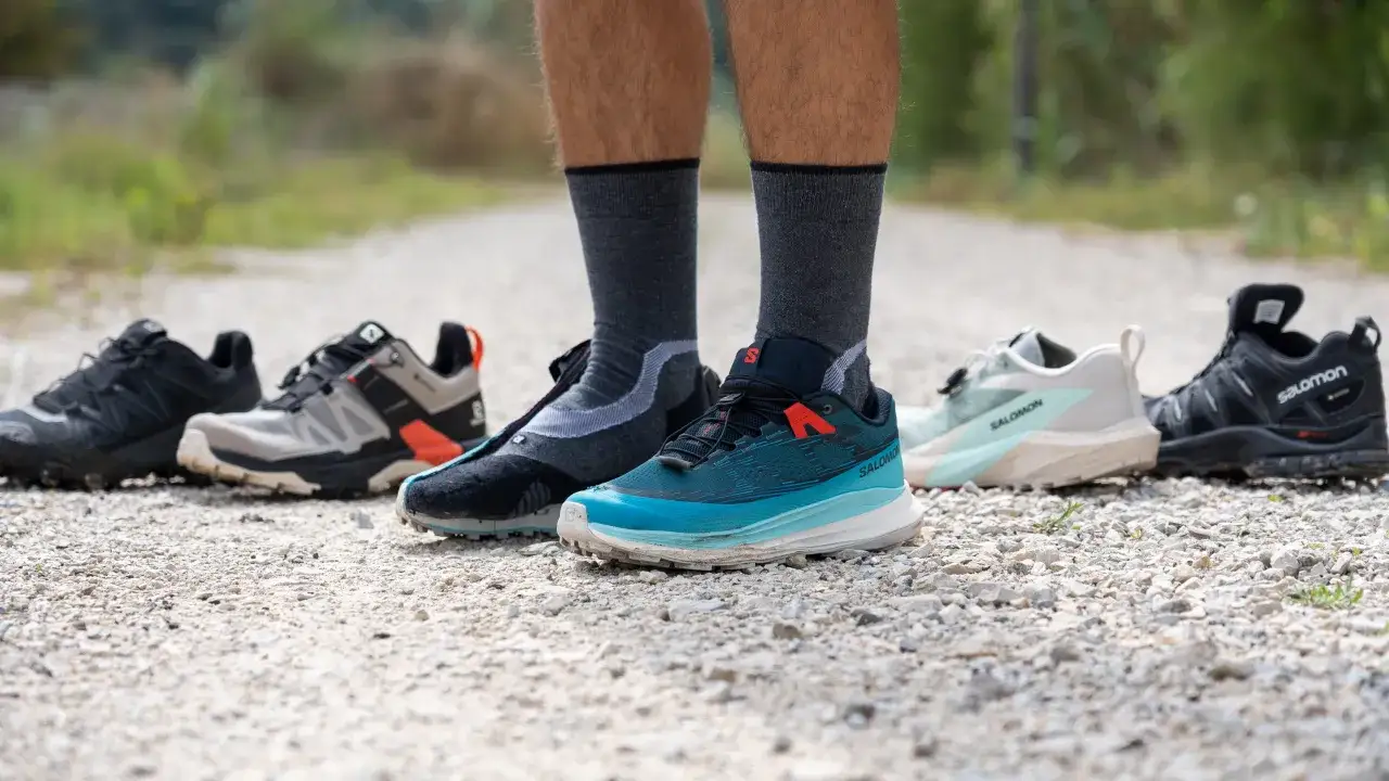 Buty Salomon to synonim trailowego biegania. Na zdjęciu kilka modeli tej francuskiej firmy, gotowych na wyzwania.