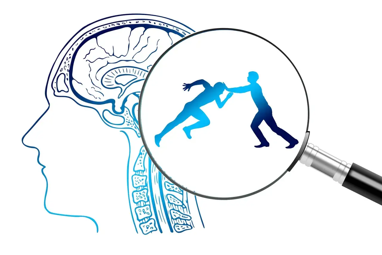 Ludzka głowa z m&oacute;zgiem, pod lupą dwie postacie w walce, symbolizujące chorobliwą miłość i wewnętrzny konflikt.