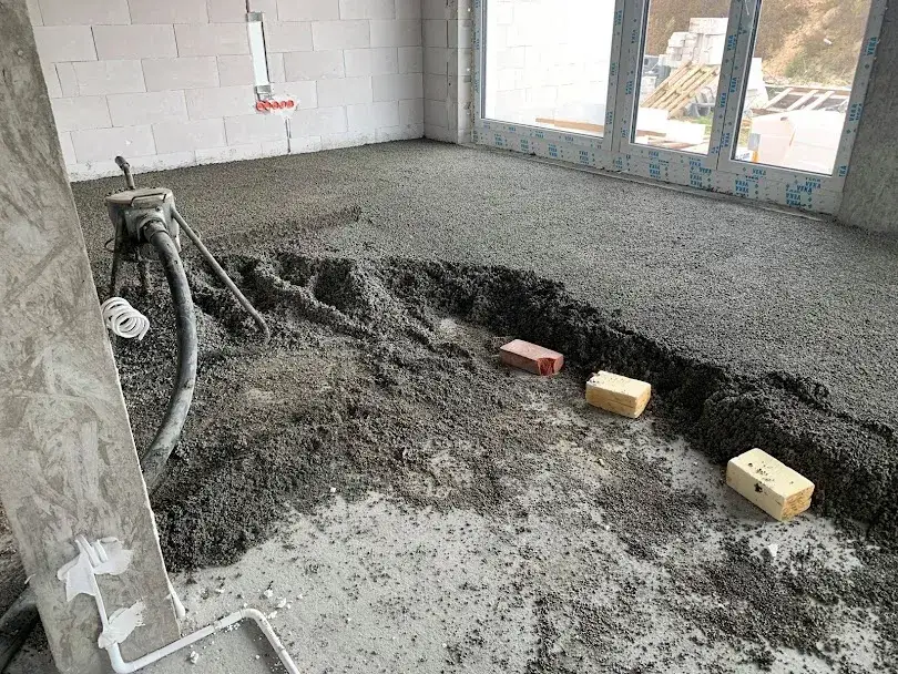 wylewka styrobetonowa na podłodze w domu jednorodzinnym