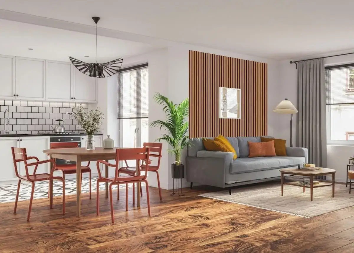 Comedor y sala modernos con pared de lamas de madera, la mejor pintura antiruido para un ambiente tranquilo.