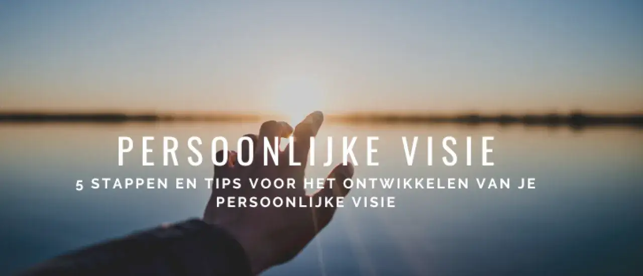 Hand reikt naar de zon, met tekst 