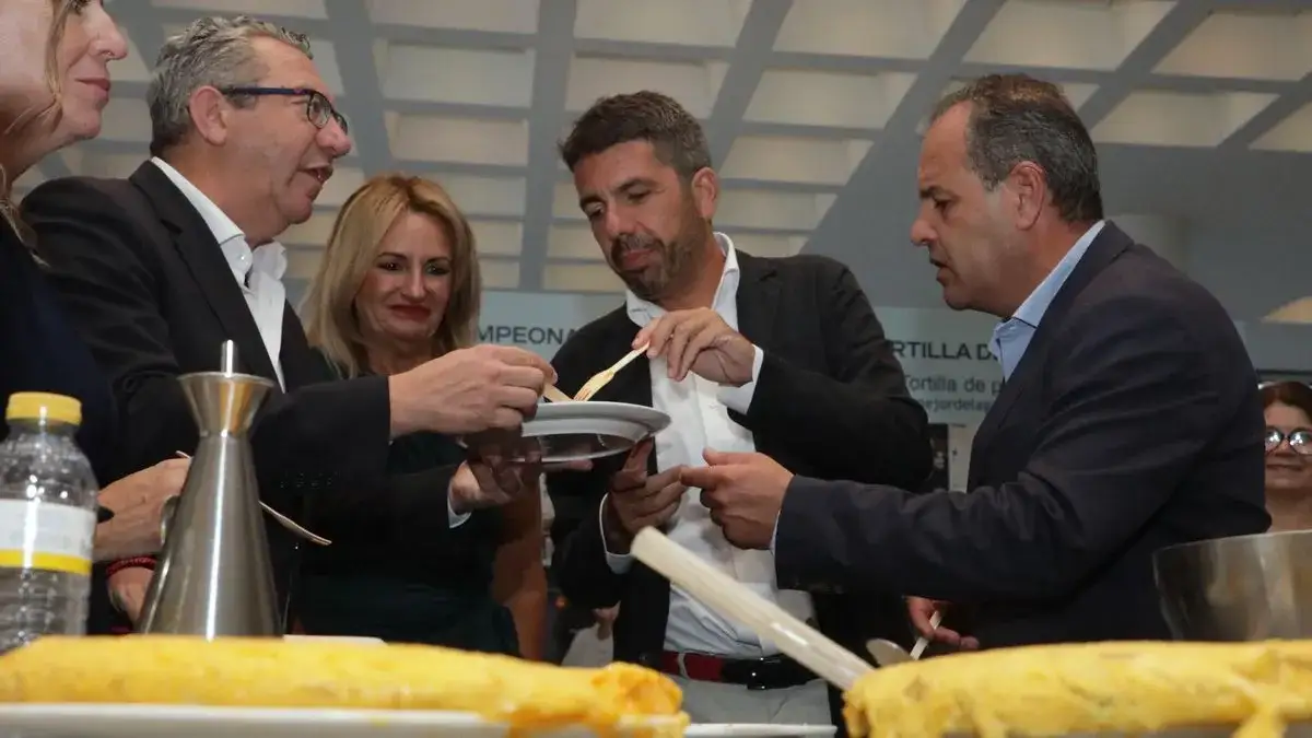 Titulares de prensa sobre el almuerzo de Carlos Mazón durante la DANA