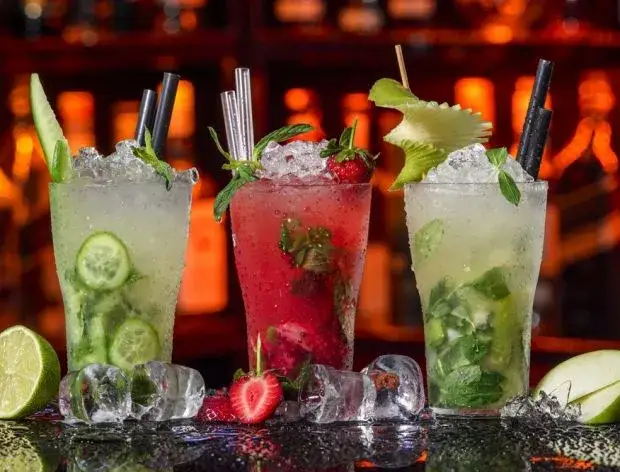 Zdjęcie Orzeźwiające drinki z soplicą malinową na letnie dni, które pokochasz