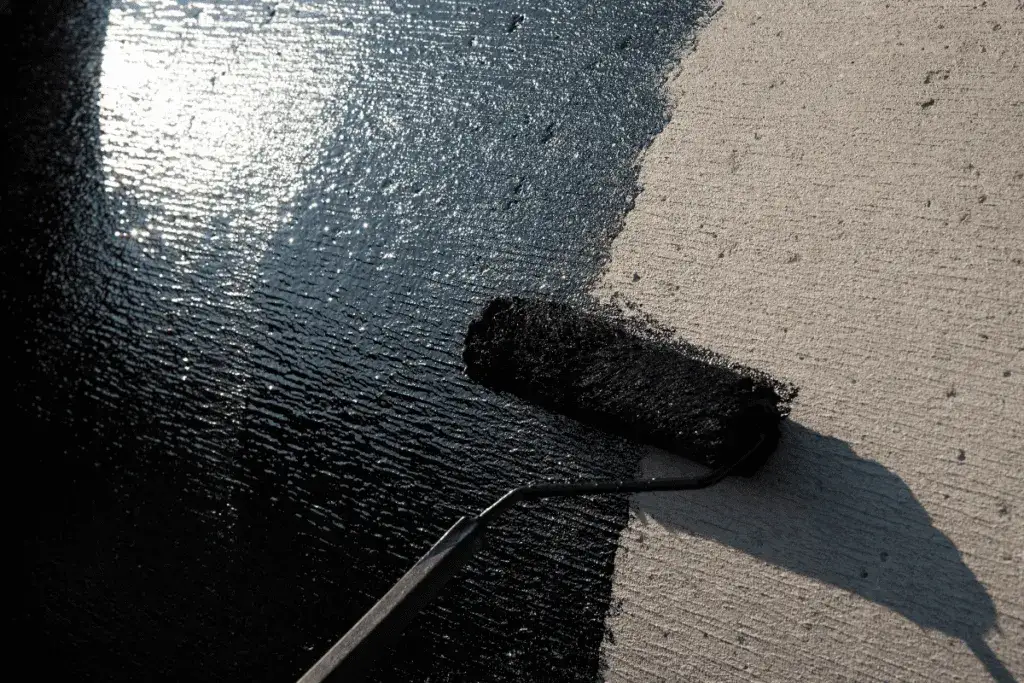 Zdjęcie Jaka farba do betonu? Wybór, malowanie i trwałość - poradnik