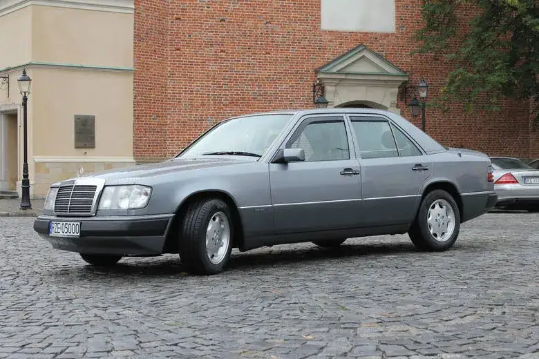 Zdjęcie Mercedes W124 jaki silnik wybrać? Porównanie, problemy i najlepsze opcje