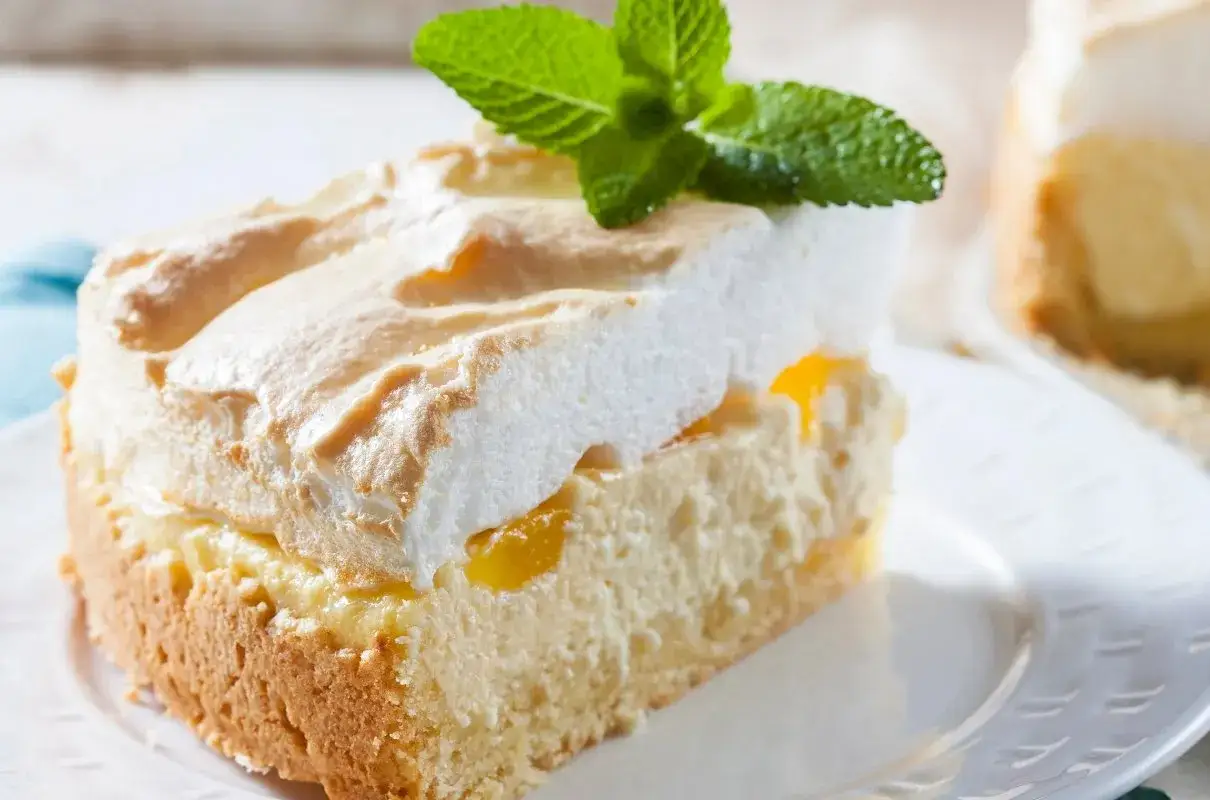 Sernik Rosa Thermomix z bezą i miętą, puszysty i pyszny.