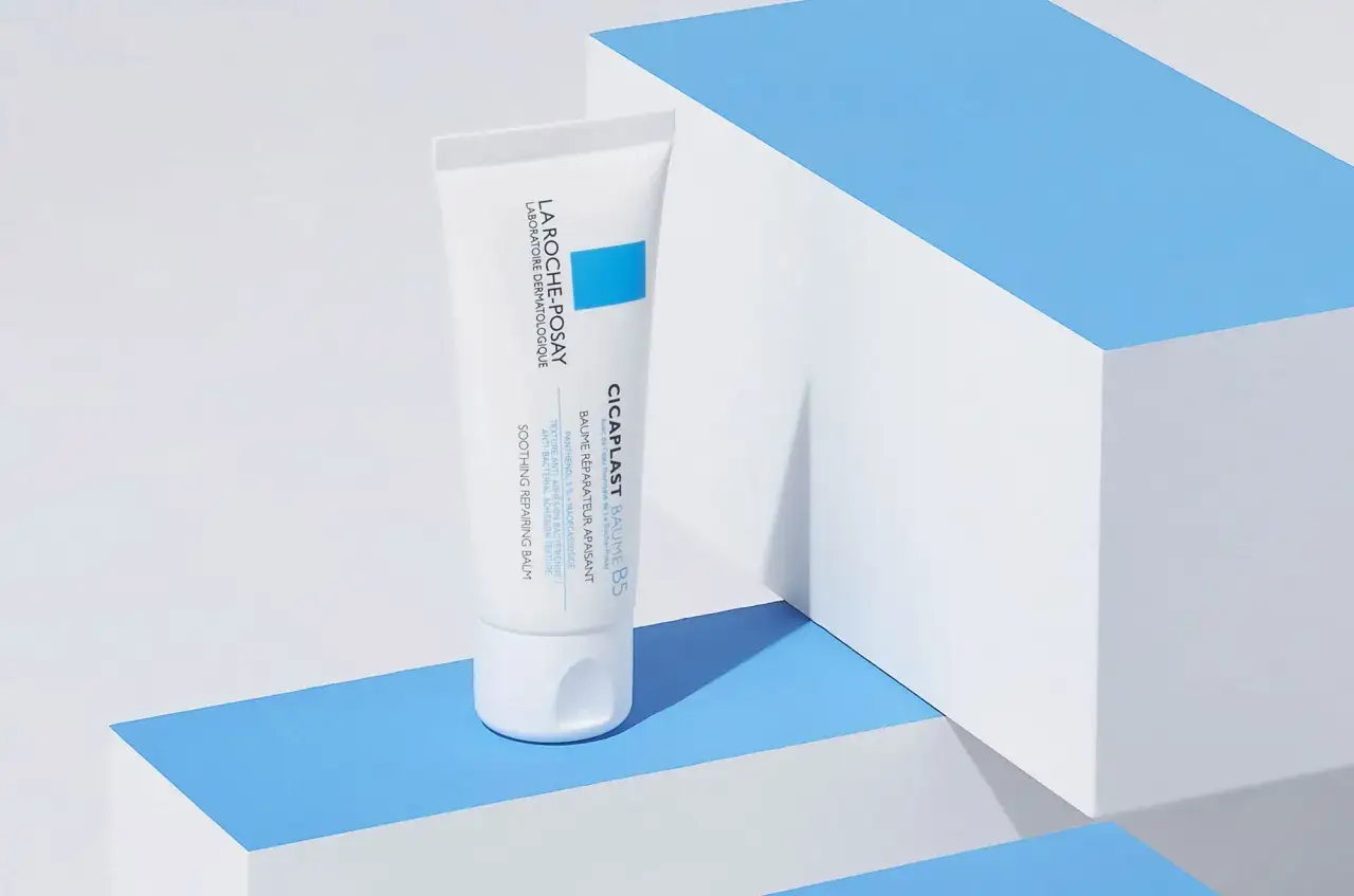 Tubo de Cicaplast Baume B5, ideal para calmar y reparar la piel. Descubre para qué sirve este bálsamo reparador.