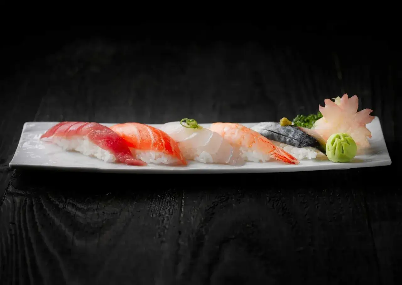 sushi z tempurą i serkiem philadelphia