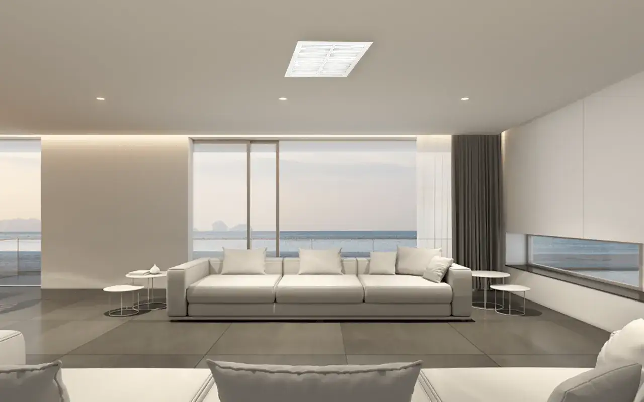 Sal&oacute;n moderno con vistas al mar. Un aireador ventilaci&oacute;n blanco en el techo asegura un ambiente fresco.