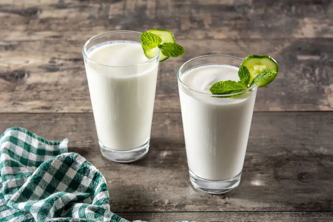 Kefir w szklance z burzliwymi jelitami ilustracja