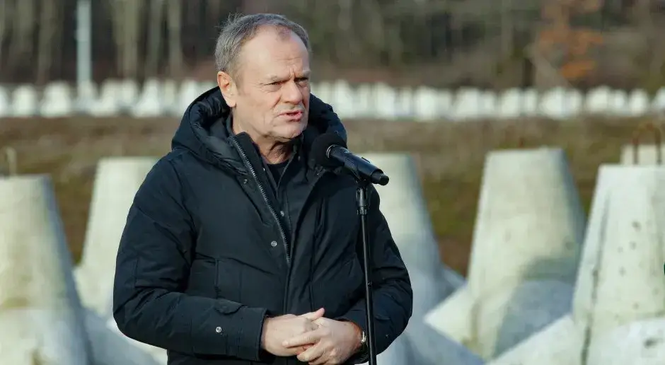 Donald Tusk na granicy polsko-białoruskiej, Tarcza Wsch&oacute;d fortyfikacje