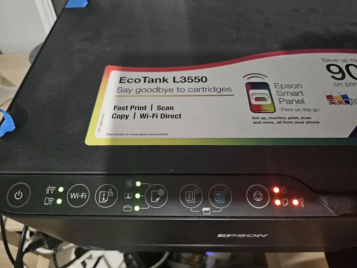 Drukarka Epson EcoTank L3550 z aktywnym Wi-Fi. Dowiedz się, jak połączyć iPhone z drukarką Epson, by drukować bezproblemowo.