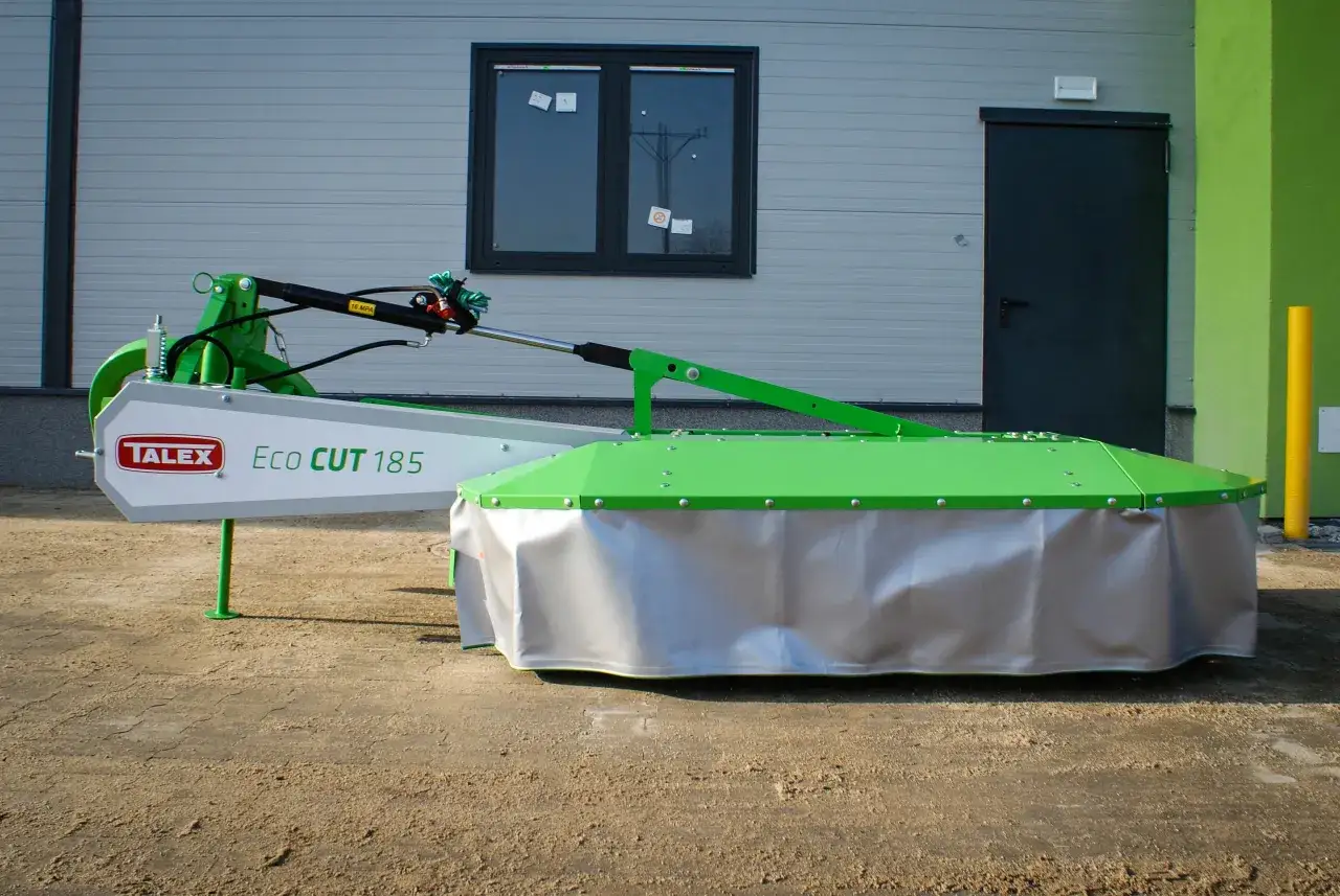 Nowa kosiarka rotacyjna Talex Eco CUT 185, zielono-szara, gotowa do pracy na polu.