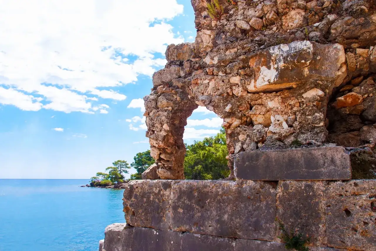 Phaselis ruiny plaża