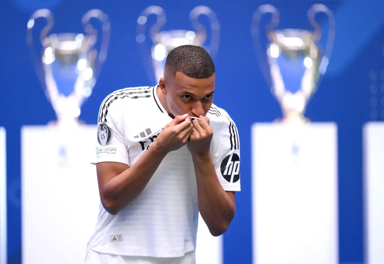 Kylian Mbappé w koszulce Realu Madryt
