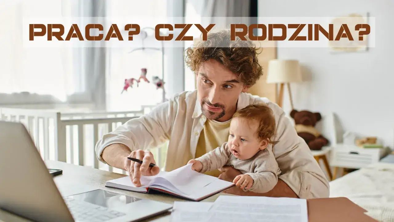 Pracujący mężczyzna z dzieckiem na rękach, próbujący pogodzić obowiązki zawodowe z rodzinnymi.