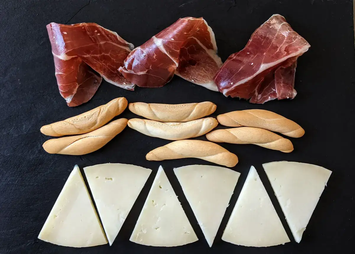 Rodzaje sera Manchego: Semicurado, Curado, Viejo
