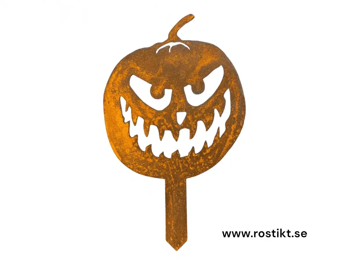 En läskig pumpa i rostig metall, perfekt för att dekorera din **bål halloween**.