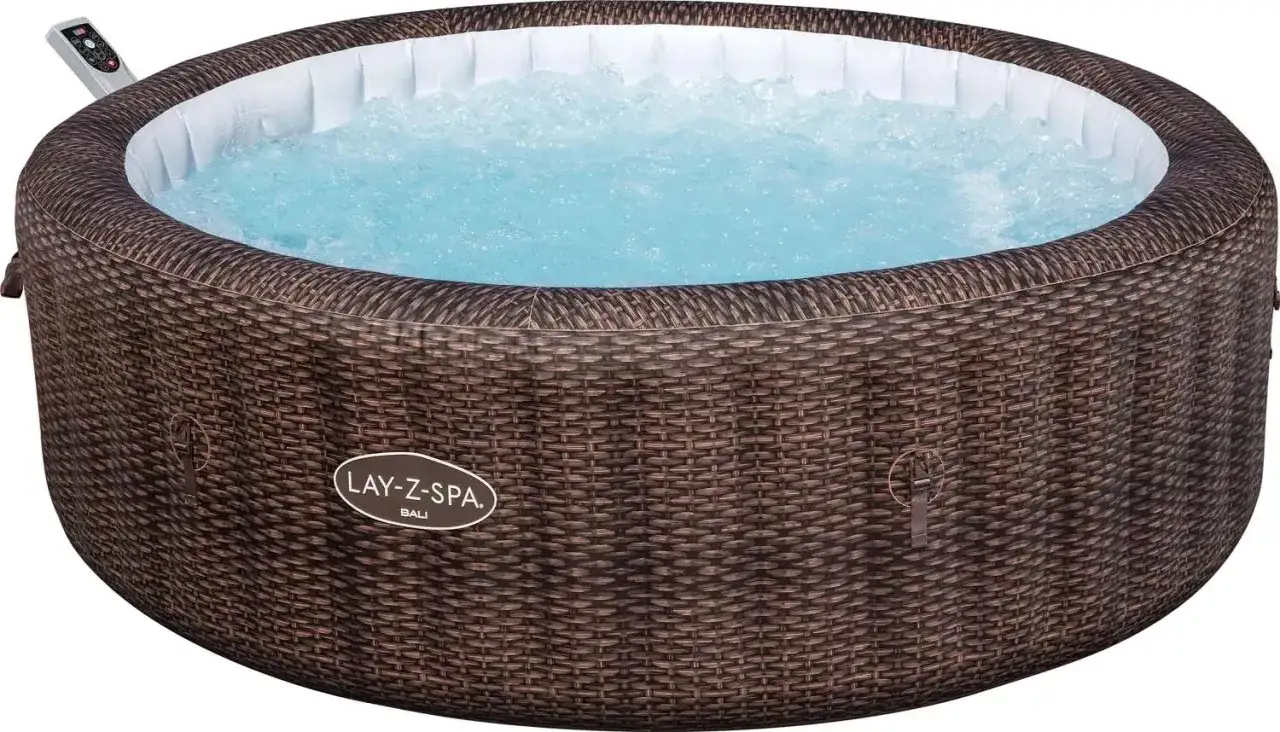 Lay-Z-Spa Bali w ogrodzie