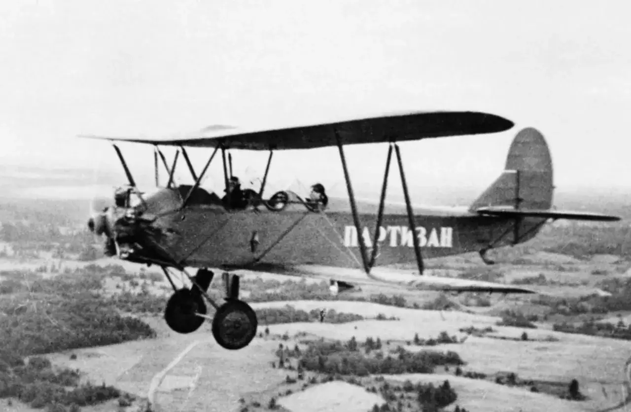 Avión biplano