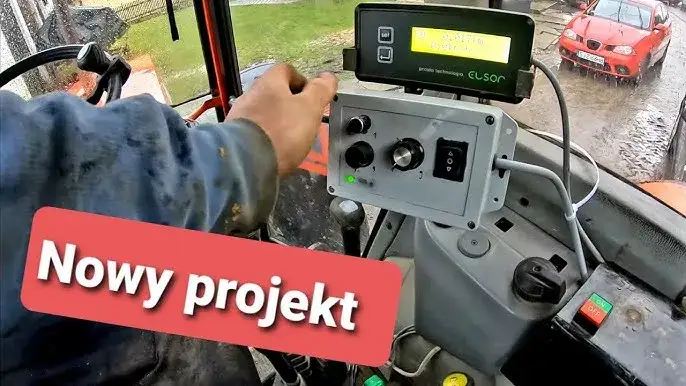 operator ciągnika z panelem EHR