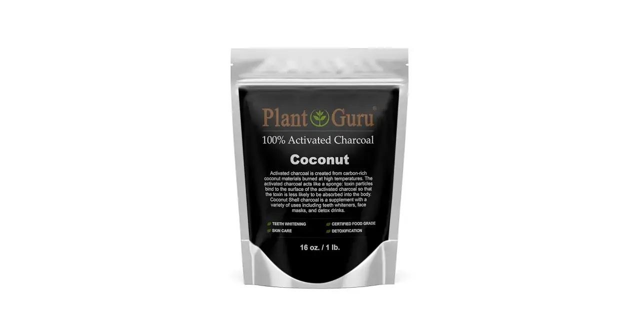 Bolsa de carb&oacute;n activado de coco Plant Guru. Sus propiedades de carb&oacute;n activo son ideales para blanquear dientes, cuidado de la piel y desintoxicaci&oacute;n.