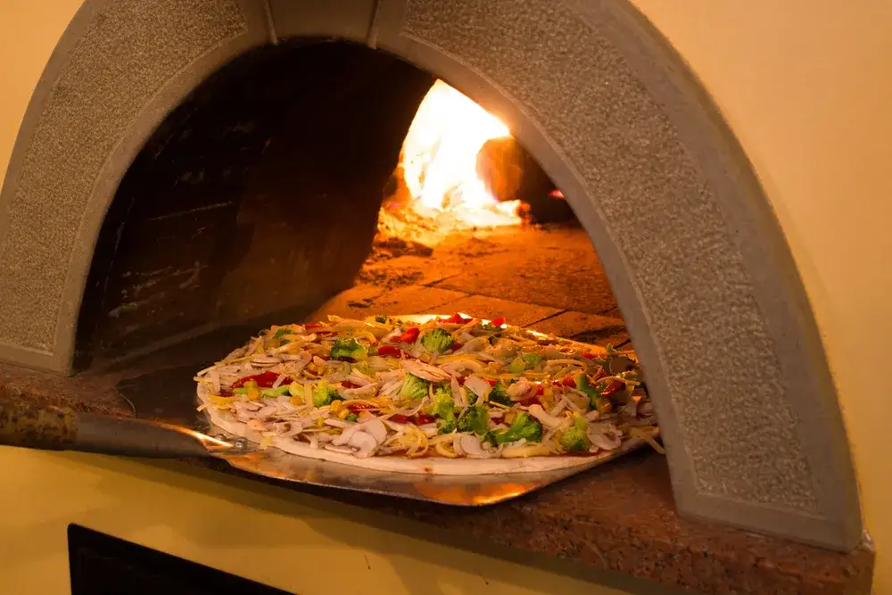 Pizza z pieca opalanego drewnem Skalny Dworek Brenna