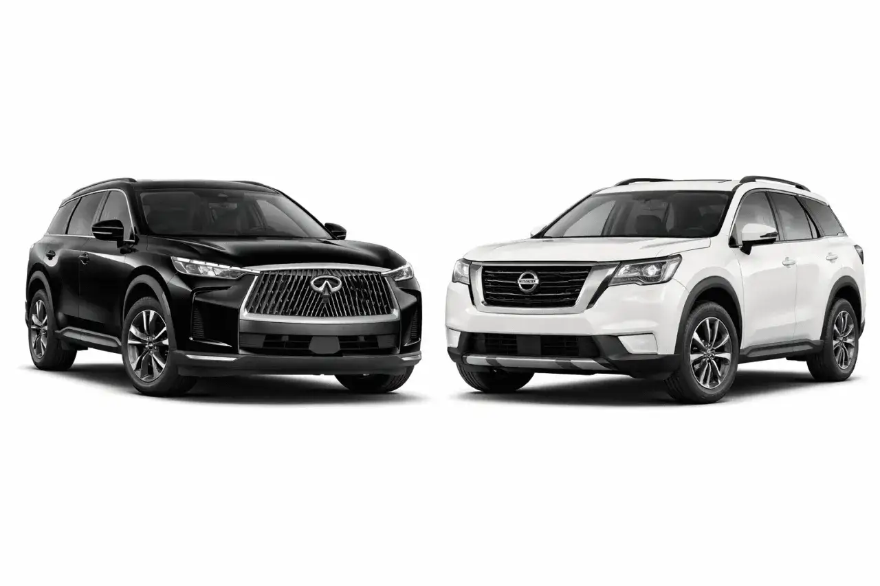 Czarny i biały SUV, jeden z nich to luksusowe infiniti auto, prezentowane obok siebie na białym tle.