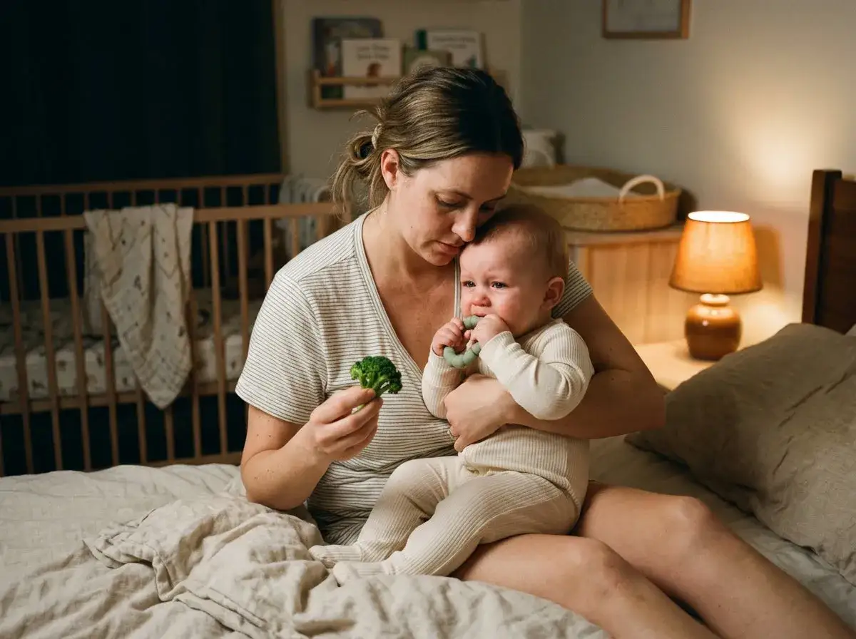 Mamma f&ouml;rs&ouml;ker ge broccoli till en ledsen bebis.