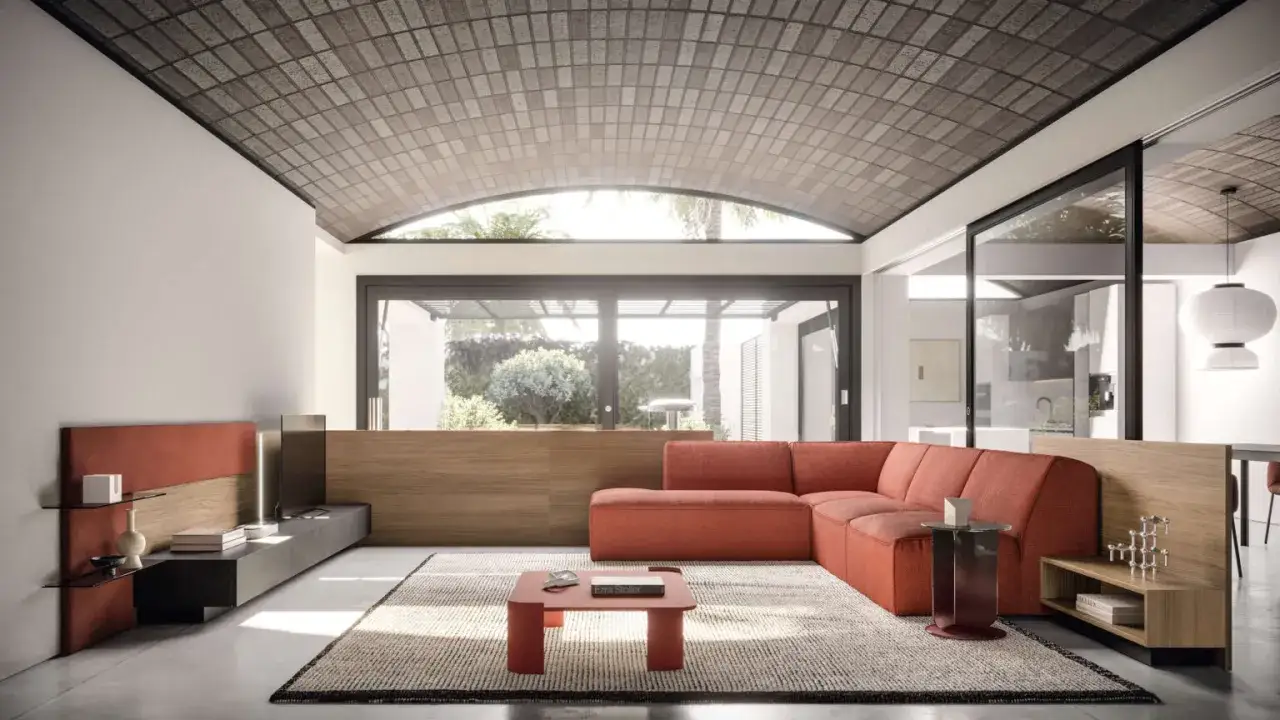Elegante disposizione divani salotto con arredi moderni, tappeto e tavolino rosso, sotto un soffitto a volta in mattoni.