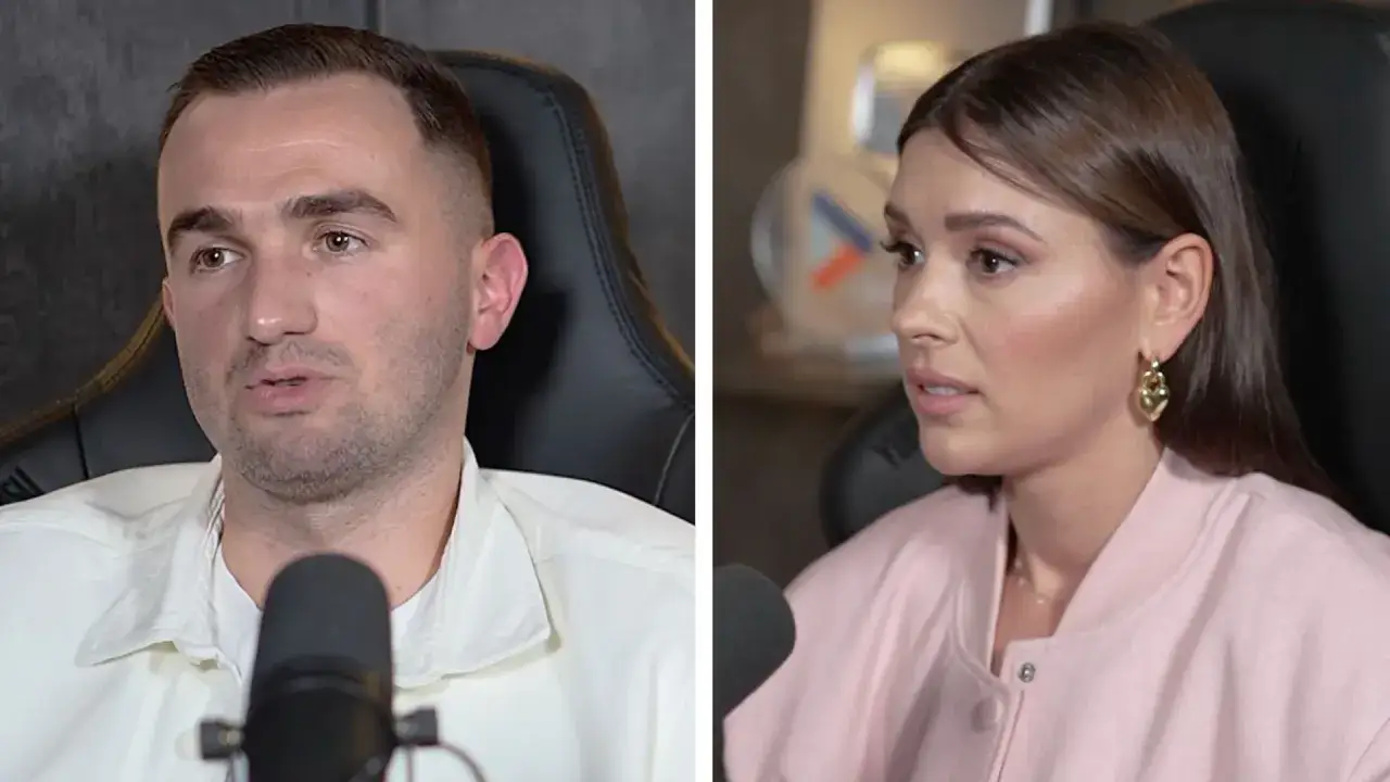 Klaudia Halejcio i jej mąż rozmawiają przed mikrofonami.